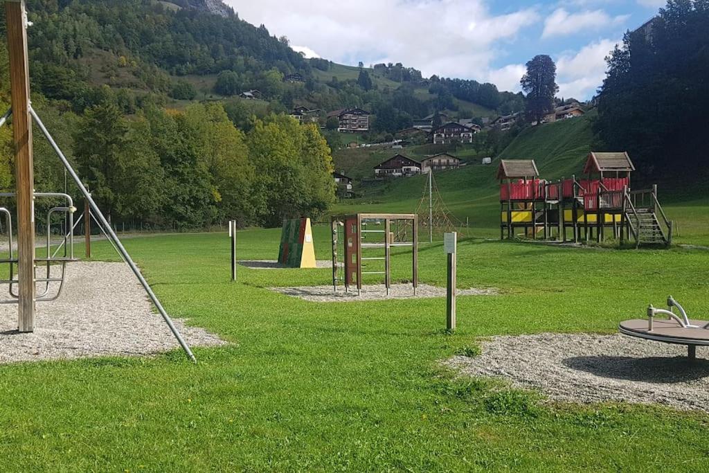 Le Du Val *